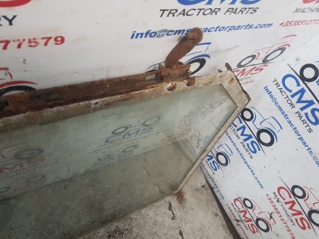 Massey Ferguson 50b Cab Rear Window Glass Mf50b - Fenêtre et pièces pour Tracteur agricole: photos 4 Massey Ferguson 50b Cab Rear Window Glass Mf50b - Fenêtre et pièces pour Tracteur agricole: photos 4