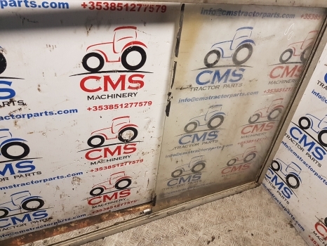 Massey Ferguson 50b Cab Side Window, Frame And 1 Glass 000000 - Fenêtre et pièces pour Tractopelle: photos 4 Massey Ferguson 50b Cab Side Window, Frame And 1 Glass 000000 - Fenêtre et pièces pour Tractopelle: photos 4