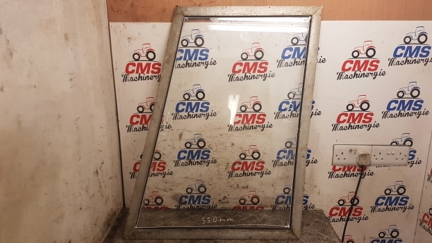 Massey Ferguson 50b Cab Window Frame Glass Lhs. Please Check By The Photos. - Fenêtre et pièces pour Tractopelle: photos 1 Massey Ferguson 50b Cab Window Frame Glass Lhs. Please Check By The Photos. - Fenêtre et pièces pour Tractopelle: photos 1