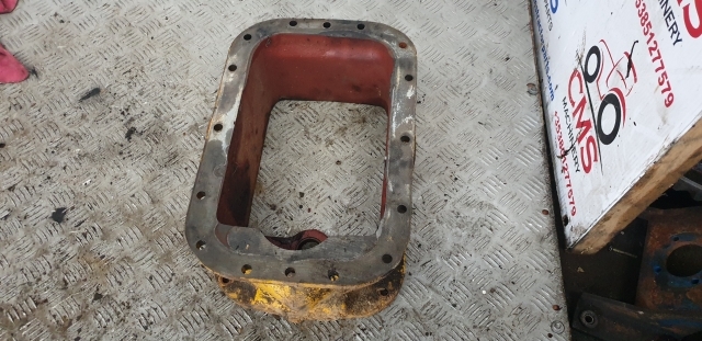 Massey Ferguson 50hx, 690, 50b Transmission Rear Axle Spicer Housing 1663273m2 - Transmission pour Tractopelle: photos 1 Massey Ferguson 50hx, 690, 50b Transmission Rear Axle Spicer Housing 1663273m2 - Transmission pour Tractopelle: photos 1