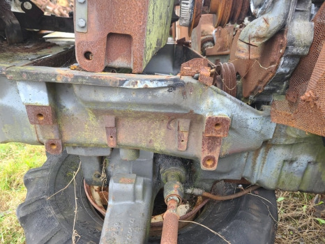 Massey Ferguson 5450 Front axle support frame bolster - Essieu avant pour Machine agricole: photos 1 Massey Ferguson 5450 Front axle support frame bolster - Essieu avant pour Machine agricole: photos 1