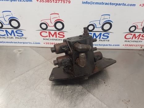 Massey Ferguson 5455 Wet Clutch Pressure Valve 3795681m14 - Embrayage et pièces pour Tracteur agricole: photos 3 Massey Ferguson 5455 Wet Clutch Pressure Valve 3795681m14 - Embrayage et pièces pour Tracteur agricole: photos 3