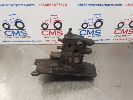 Massey Ferguson 5455 Wet Clutch Pressure Valve 3795681m14 - Embrayage et pièces pour Tracteur agricole: photos 1 Massey Ferguson 5455 Wet Clutch Pressure Valve 3795681m14 - Embrayage et pièces pour Tracteur agricole: photos 1