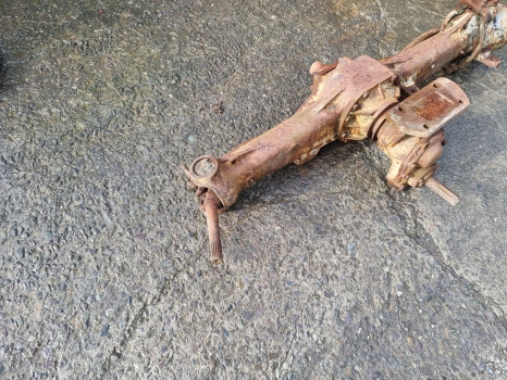 Massey Ferguson 575, 590, 285 Front Axle Housing Beam 1426470, 1426468m91 - Essieu avant: photos 3 Massey Ferguson 575, 590, 285 Front Axle Housing Beam 1426470, 1426468m91 - Essieu avant: photos 3