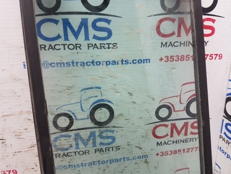 Massey Ferguson 600 Series 690 Cab Knee Glass With Lhs Seal Tg1250,  3301881m1 - Fenêtre et pièces pour Tracteur agricole: photos 3 Massey Ferguson 600 Series 690 Cab Knee Glass With Lhs Seal Tg1250,  3301881m1 - Fenêtre et pièces pour Tracteur agricole: photos 3