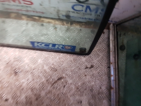 Massey Ferguson 690, 665, 698, 699 Cab Front Glass Windscreen Tg1246 - Pare-brise pour Tracteur agricole: photos 4 Massey Ferguson 690, 665, 698, 699 Cab Front Glass Windscreen Tg1246 - Pare-brise pour Tracteur agricole: photos 4