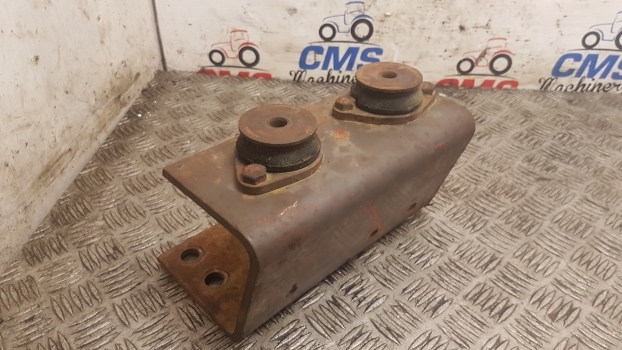 Massey Ferguson 690, 698, 699 Cab Suspension Bracket Mounting Lhs 1680876m91 - Suspension de cabine pour Tracteur agricole: photos 3 Massey Ferguson 690, 698, 699 Cab Suspension Bracket Mounting Lhs 1680876m91 - Suspension de cabine pour Tracteur agricole: photos 3