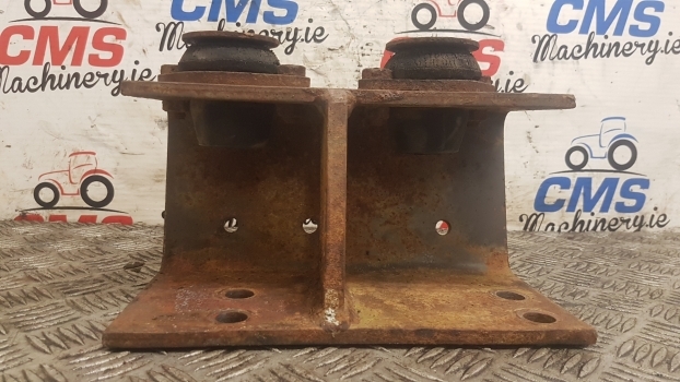 Massey Ferguson 690, 698, 699 Cab Suspension Bracket Mounting Lhs 1680876m91 - Suspension de cabine pour Tracteur agricole: photos 1 Massey Ferguson 690, 698, 699 Cab Suspension Bracket Mounting Lhs 1680876m91 - Suspension de cabine pour Tracteur agricole: photos 1