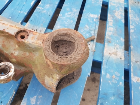 New Holland 40, Tl, Tla, Td Fiat L 7840 Front Axle Housing Lhs 5164327; 5164328 - Essieu avant pour Tracteur agricole: photos 2 New Holland 40, Tl, Tla, Td Fiat L 7840 Front Axle Housing Lhs 5164327; 5164328 - Essieu avant pour Tracteur agricole: photos 2