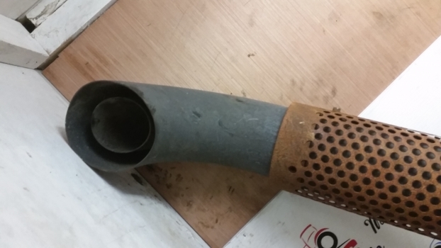 New Holland T5.100, T5.110, T5.120 Exhaust Pipe Assy 47939799 - Tube d'echappement pour Tracteur agricole: photos 3 New Holland T5.100, T5.110, T5.120 Exhaust Pipe Assy 47939799 - Tube d'echappement pour Tracteur agricole: photos 3