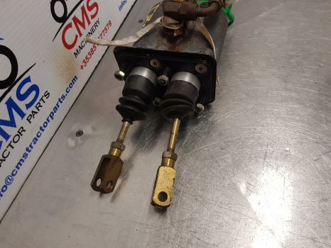 New Holland T7030, T7000, Case Puma, Brake Master Cylinder 87315873, 87754484 - Cylindre de frein pour Machine agricole: photos 3 New Holland T7030, T7000, Case Puma, Brake Master Cylinder 87315873, 87754484 - Cylindre de frein pour Machine agricole: photos 3