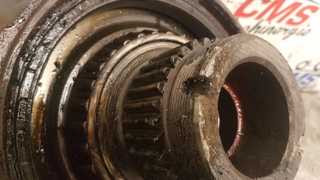 New Holland Tm, Tm150 Supersteer Front Axle Steering Spindle Rhs 5179271 - Fusée d'essieu pour Tracteur agricole: photos 2 New Holland Tm, Tm150 Supersteer Front Axle Steering Spindle Rhs 5179271 - Fusée d'essieu pour Tracteur agricole: photos 2