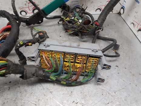 Câble/ Fil pour Tracteur agricole New Holland Tsa Series Cab Wiring Loom 87313607, 82035387, 82039441, 87304271: photos 10
