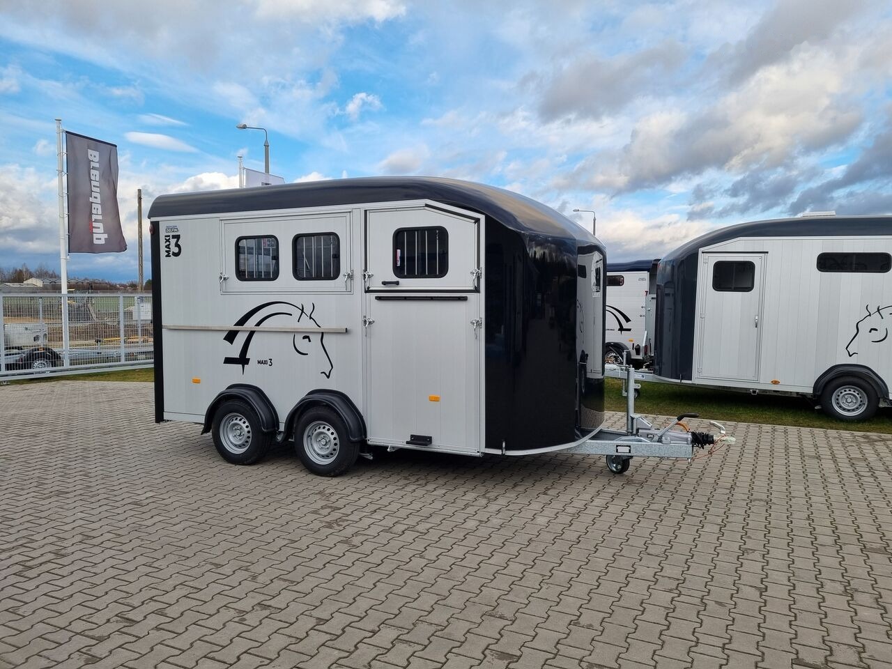 Cheval Liberté Maxi 3 Minimax trailer for 3 horses GVW 3500kg tack room saddle - Van chevaux: photos 1 Cheval Liberté Maxi 3 Minimax trailer for 3 horses GVW 3500kg tack room saddle - Van chevaux: photos 1