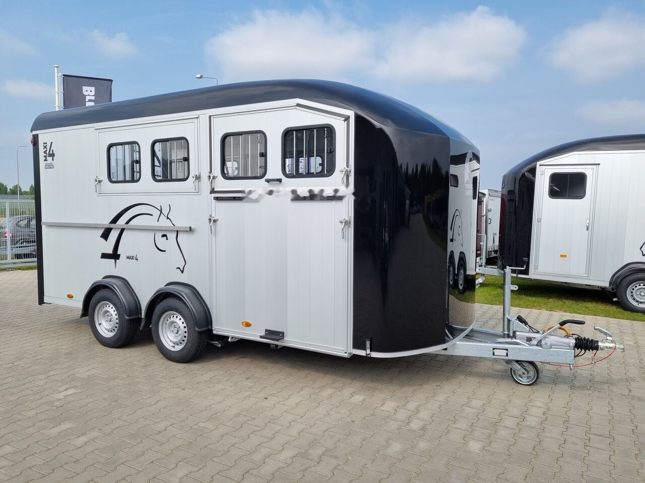 Cheval Liberté Optimax Maxi 4 - Van chevaux: photos 1 Cheval Liberté Optimax Maxi 4 - Van chevaux: photos 1