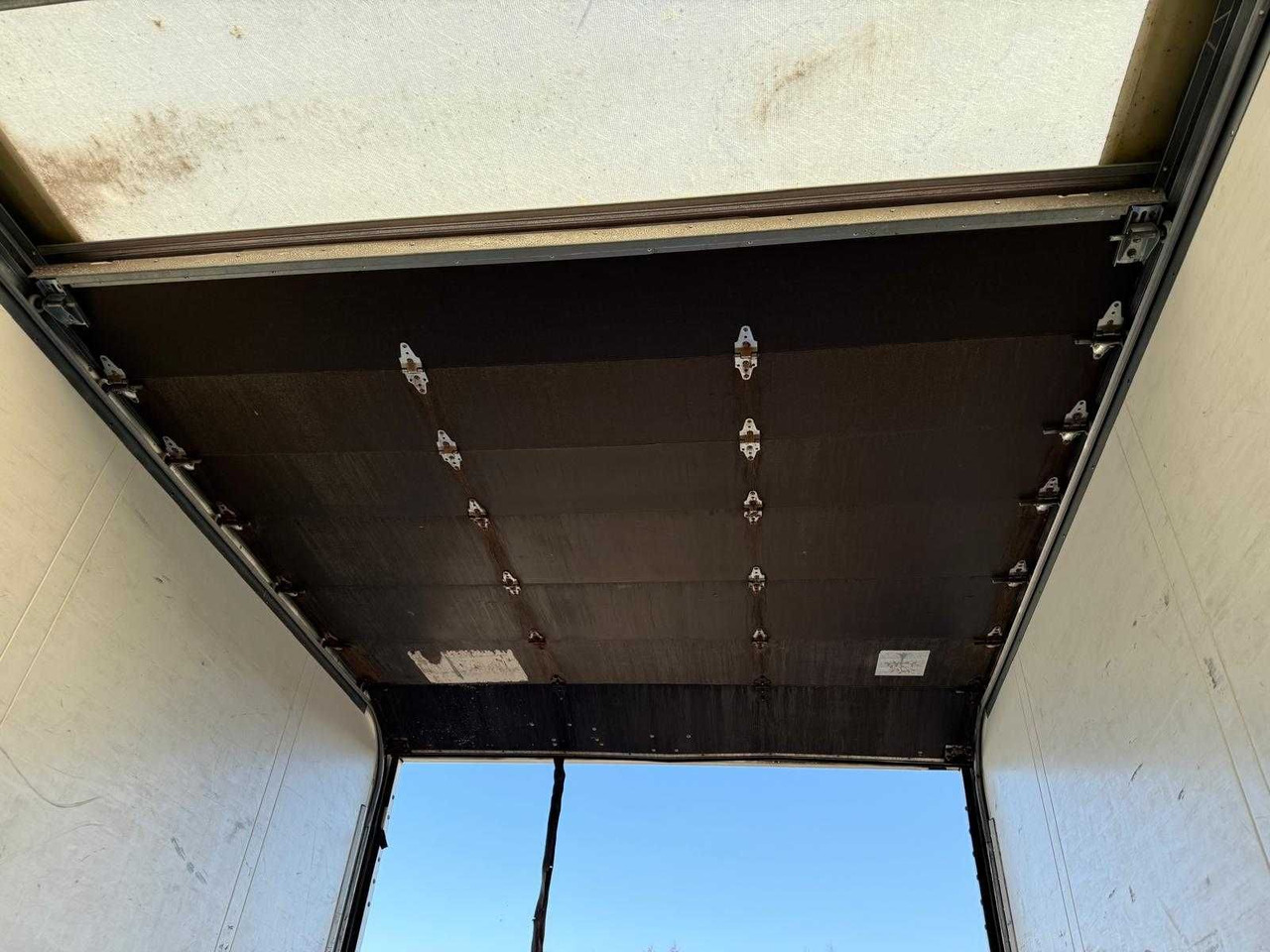 Crédit-bail de Schmitz Izoterma Kontener Box, 2017r, roleta , 481083 km , z Francji Schmitz Izoterma Kontener Box, 2017r, roleta , 481083 km , z Francji: photos 7 Crédit-bail de Schmitz Izoterma Kontener Box, 2017r, roleta , 481083 km , z Francji Schmitz Izoterma Kontener Box, 2017r, roleta , 481083 km , z Francji: photos 7