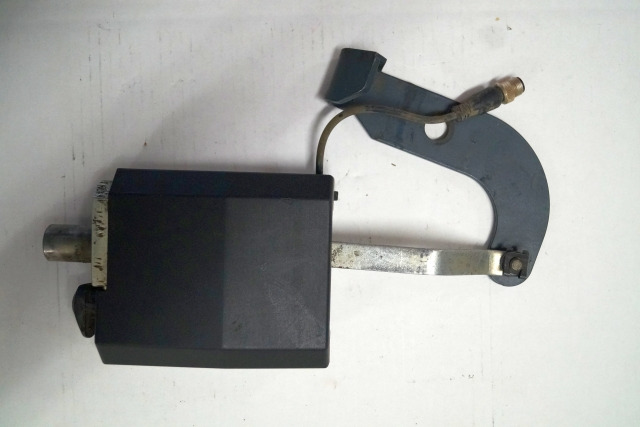 Jungheinrich 50462520 | Battery trolley lock for ETV from year 2006 including SW Battery trolley lock for ETV from year 2006 including SWITCH INDUCT. APPROXIMATION 50462522 - Frame/ Châssis pour Matériel de manutention: photos 1 Jungheinrich 50462520 | Battery trolley lock for ETV from year 2006 including SW Battery trolley lock for ETV from year 2006 including SWITCH INDUCT. APPROXIMATION 50462522 - Frame/ Châssis pour Matériel de manutention: photos 1