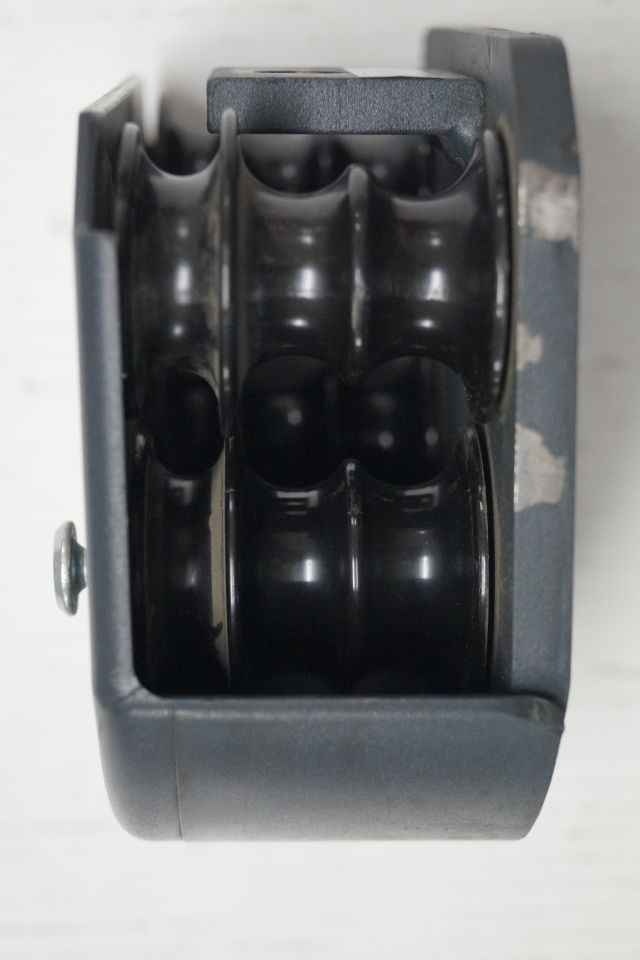 Jungheinrich 51160772 | Block rollor Hose guide for ETV from year 2003 till 2011 Block rollor Hose guide for ETV from year 2003 till 2011 - Hydraulique pour Matériel de manutention: photos 1 Jungheinrich 51160772 | Block rollor Hose guide for ETV from year 2003 till 2011 Block rollor Hose guide for ETV from year 2003 till 2011 - Hydraulique pour Matériel de manutention: photos 1