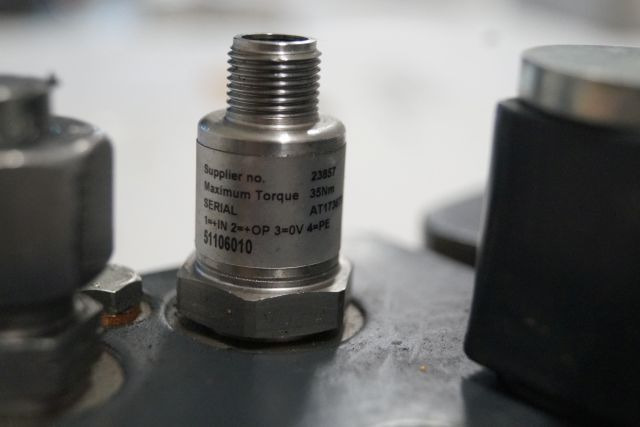 Jungheinrich 51193016 | Hydraulic Clamb from EKS308 year 2014 loading sensor 511 Hydraulic Clamb from EKS308 year 2014 loading sensor 51106010 - Hydraulique pour Matériel de manutention: photos 2 Jungheinrich 51193016 | Hydraulic Clamb from EKS308 year 2014 loading sensor 511 Hydraulic Clamb from EKS308 year 2014 loading sensor 51106010 - Hydraulique pour Matériel de manutention: photos 2