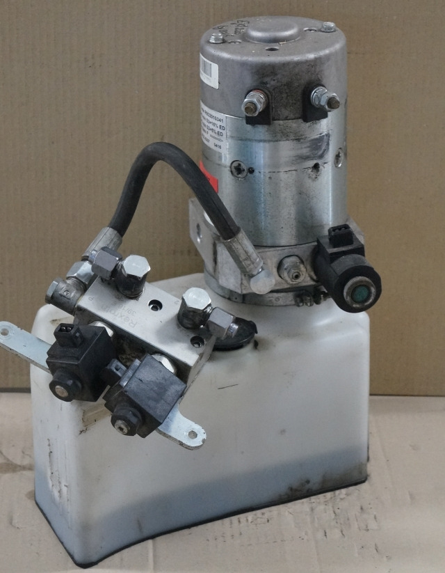 Jungheinrich 51417583 | Pumpmotor with tank and valve block 24V 2,2KW code R9320 Pumpmotor with tank and valve block 24V 2,2KW code R932010341 for EJD220 year 2016 - Pompe hydraulique pour Matériel de manutention: photos 1 Jungheinrich 51417583 | Pumpmotor with tank and valve block 24V 2,2KW code R9320 Pumpmotor with tank and valve block 24V 2,2KW code R932010341 for EJD220 year 2016 - Pompe hydraulique pour Matériel de manutention: photos 1
