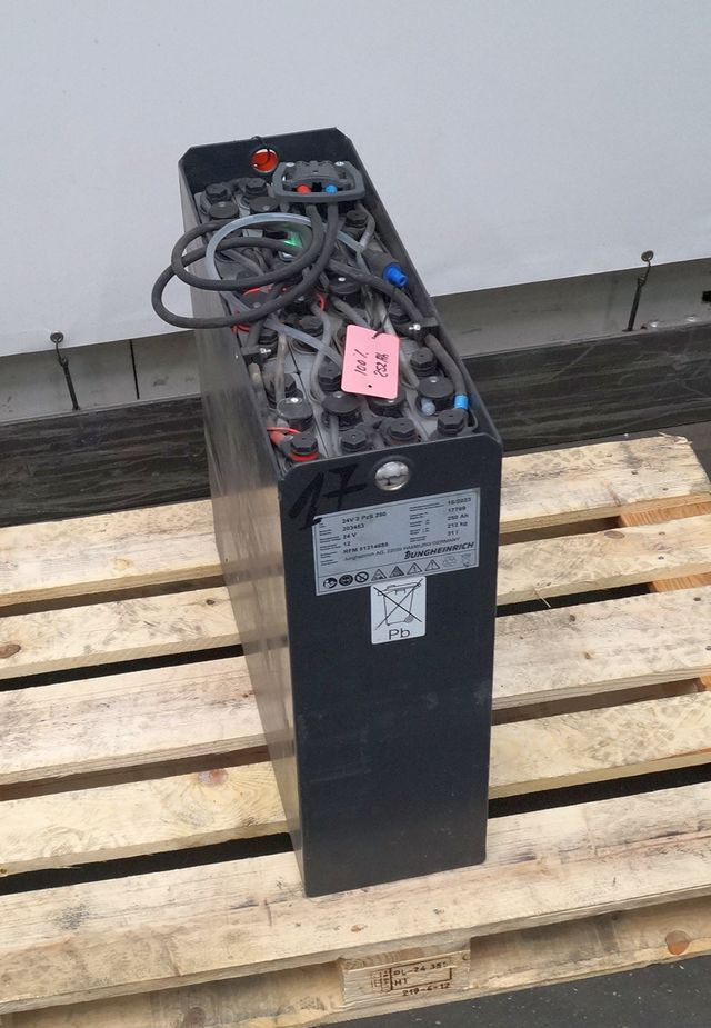 Jungheinrich unknown | Battery 24 2PZS250 year 2022 weight 212 kg sn. 203453 out - Accumulateur pour Matériel de manutention: photos 1 Jungheinrich unknown | Battery 24 2PZS250 year 2022 weight 212 kg sn. 203453 out - Accumulateur pour Matériel de manutention: photos 1