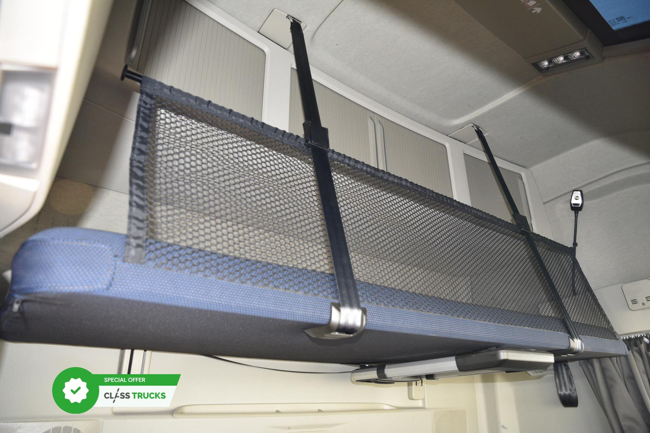 Crédit-bail de Volvo FH 500 Globetrotter XL, Side Skirts Volvo FH 500 Globetrotter XL, Side Skirts: photos 18