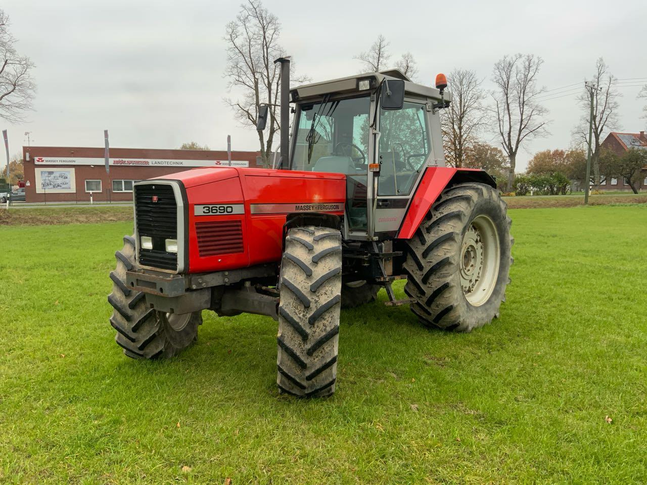 Massey Ferguson MF 3690 - Tracteur agricole: photos 3 Massey Ferguson MF 3690 - Tracteur agricole: photos 3