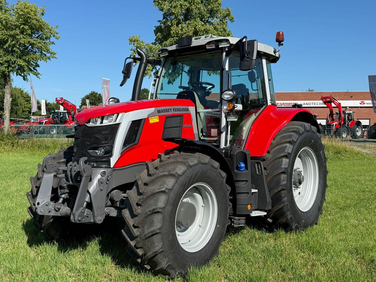 Massey Ferguson MF 6S.165 DYNA-VT - Tracteur agricole: photos 1 Massey Ferguson MF 6S.165 DYNA-VT - Tracteur agricole: photos 1