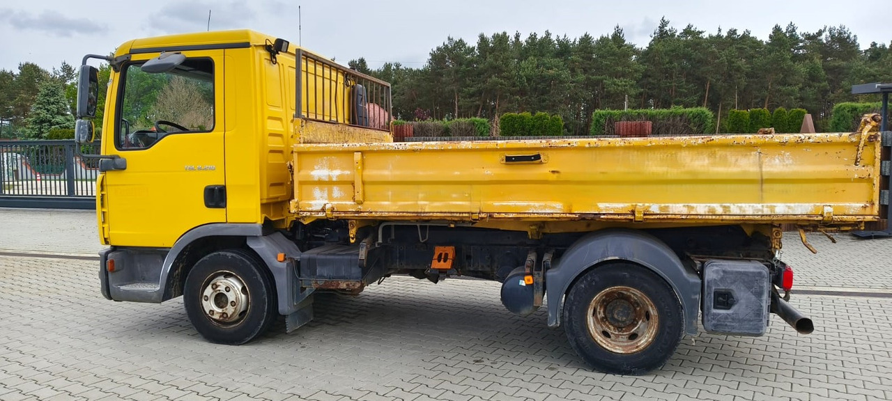 MAN TGL 8.210 * 2007 * 3-stronny KIPER * NOWE OPONY * MANUAL * RESOR * 3 MIEJSCA - Camion benne: photos 3 MAN TGL 8.210 * 2007 * 3-stronny KIPER * NOWE OPONY * MANUAL * RESOR * 3 MIEJSCA - Camion benne: photos 3