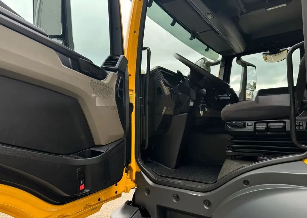 MAN TGS 26.430 6x2-4 – platforma z żurawiem FASSI F235- Euro 6 - Camion grue, Camion plateau: photos 5 MAN TGS 26.430 6x2-4 – platforma z żurawiem FASSI F235- Euro 6 - Camion grue, Camion plateau: photos 5