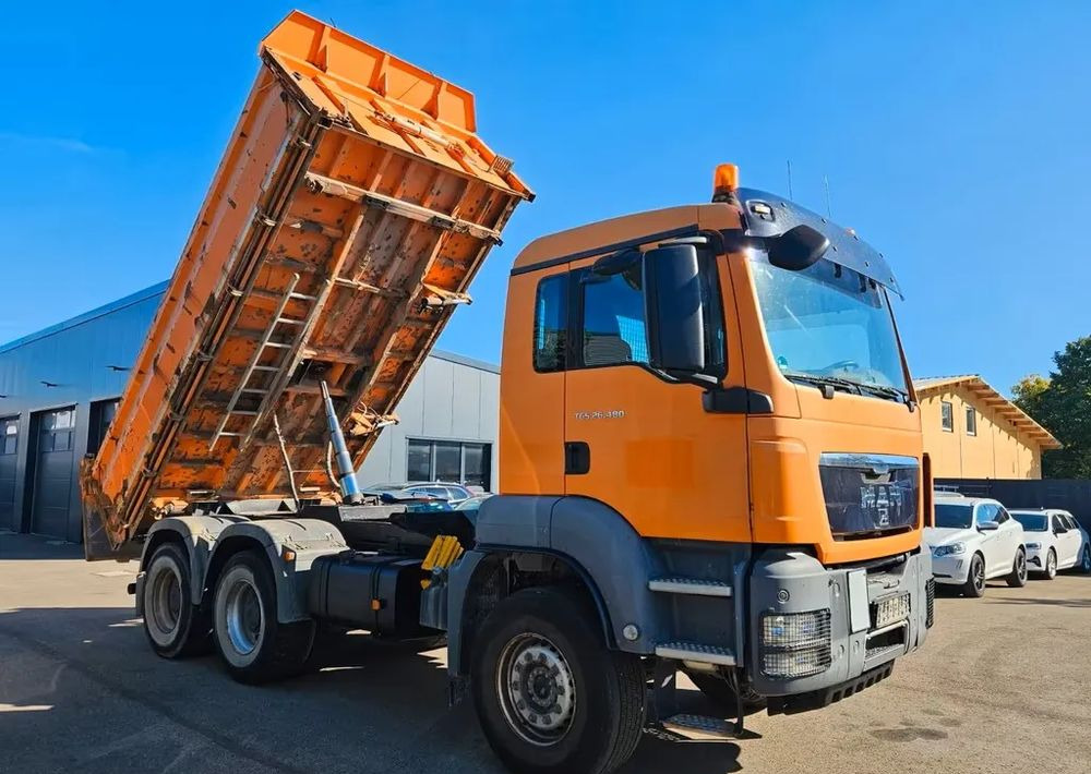 MAN TGS 26.480 6x4 WYWROTKA 3-STRONNA | AUTOMAT | EURO 5 | PRZEBIEG 310 000km! - Camion benne: photos 4 MAN TGS 26.480 6x4 WYWROTKA 3-STRONNA | AUTOMAT | EURO 5 | PRZEBIEG 310 000km! - Camion benne: photos 4