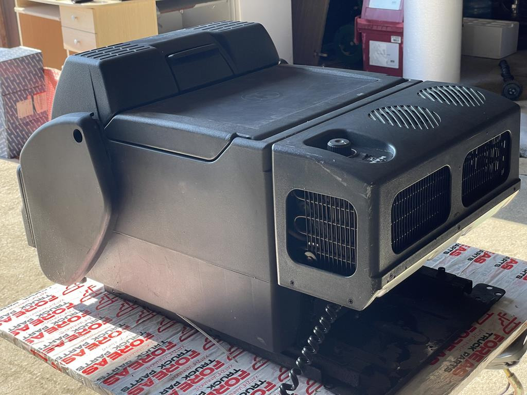 MAN CABIN FOOD REFRIGERATOR TGA - TGX CABIN FOOD REFRIGERATOR WITH TABLE 81.63910.6017 - Cabine et intérieur pour Camion: photos 5 MAN CABIN FOOD REFRIGERATOR TGA - TGX CABIN FOOD REFRIGERATOR WITH TABLE 81.63910.6017 - Cabine et intérieur pour Camion: photos 5