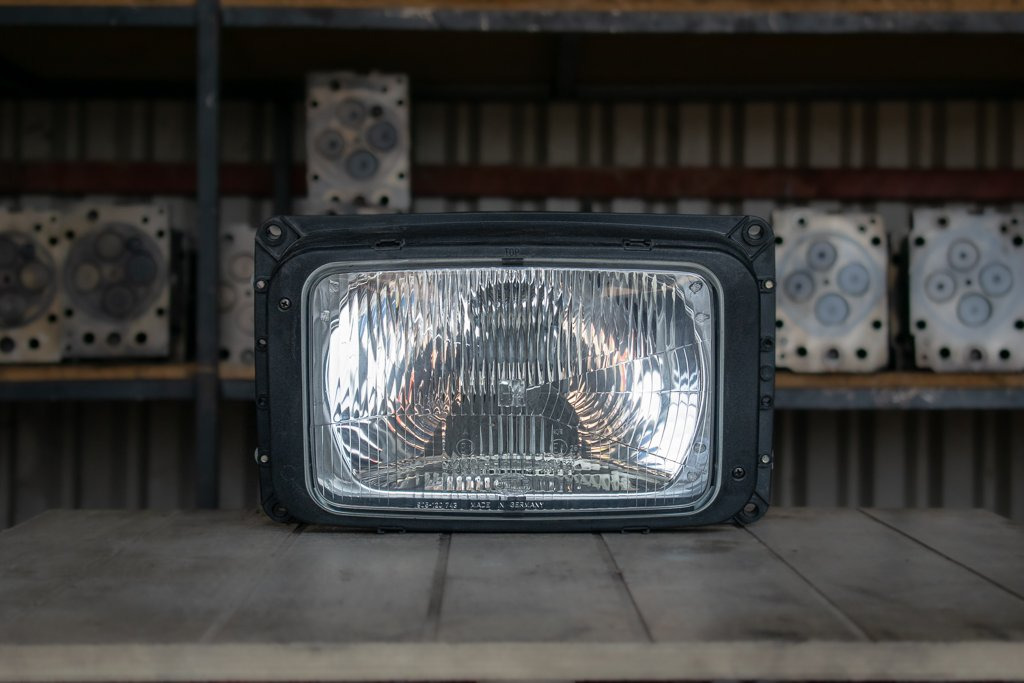 MAN HEADLIGHT SERIES II LEFT (DRIVER) - Lumière/ Éclairage pour Camion: photos 1 MAN HEADLIGHT SERIES II LEFT (DRIVER) - Lumière/ Éclairage pour Camion: photos 1