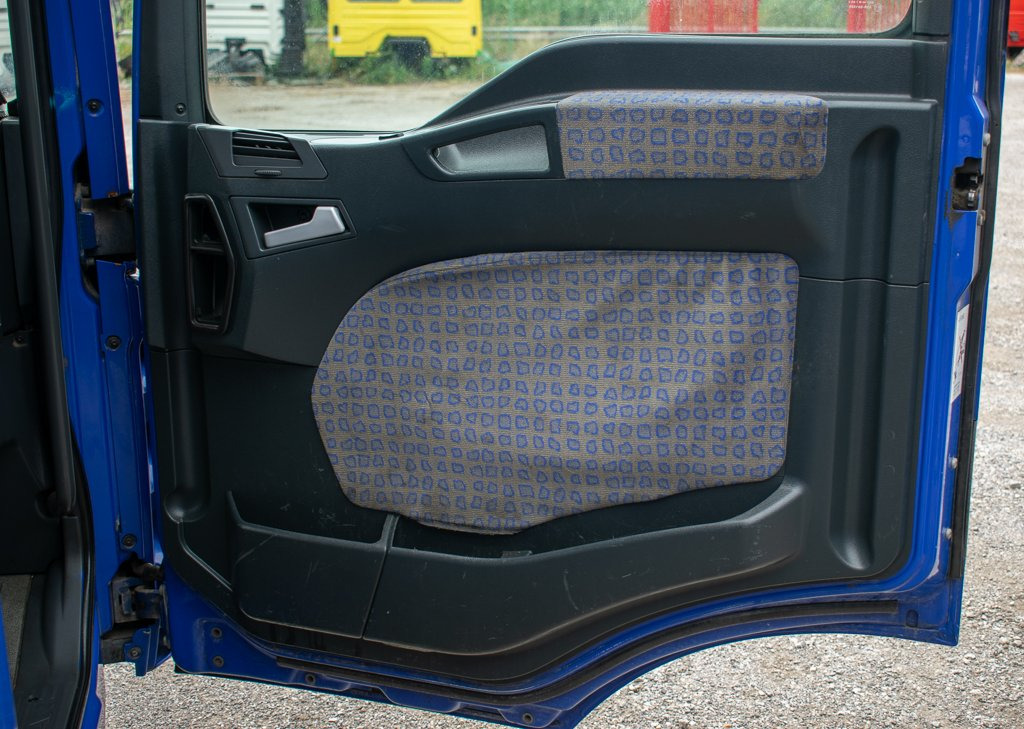 MAN TGA DOOR LINING - PASSENGER - Portière et pièces pour Camion: photos 1 MAN TGA DOOR LINING - PASSENGER - Portière et pièces pour Camion: photos 1
