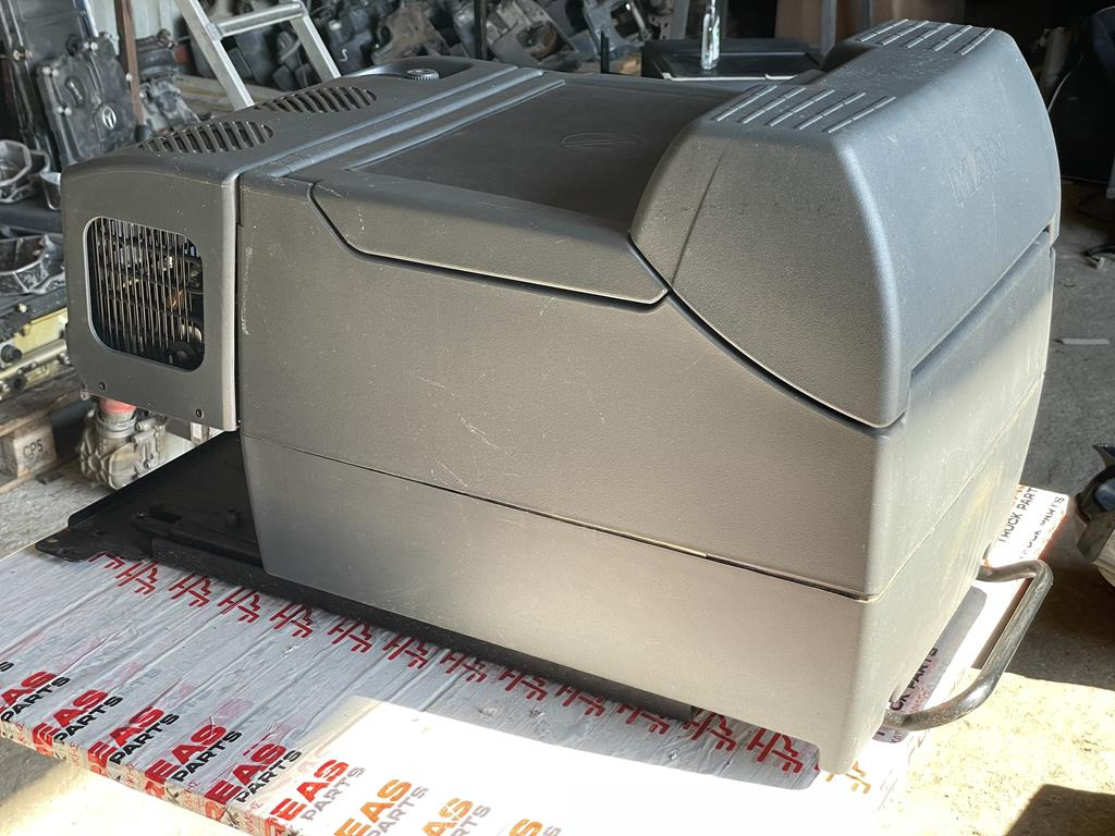 MAN TGA - TGX CABIN FOOD REFRIGERATOR - 81.63910.6015 - Cabine et intérieur pour Camion: photos 2 MAN TGA - TGX CABIN FOOD REFRIGERATOR - 81.63910.6015 - Cabine et intérieur pour Camion: photos 2