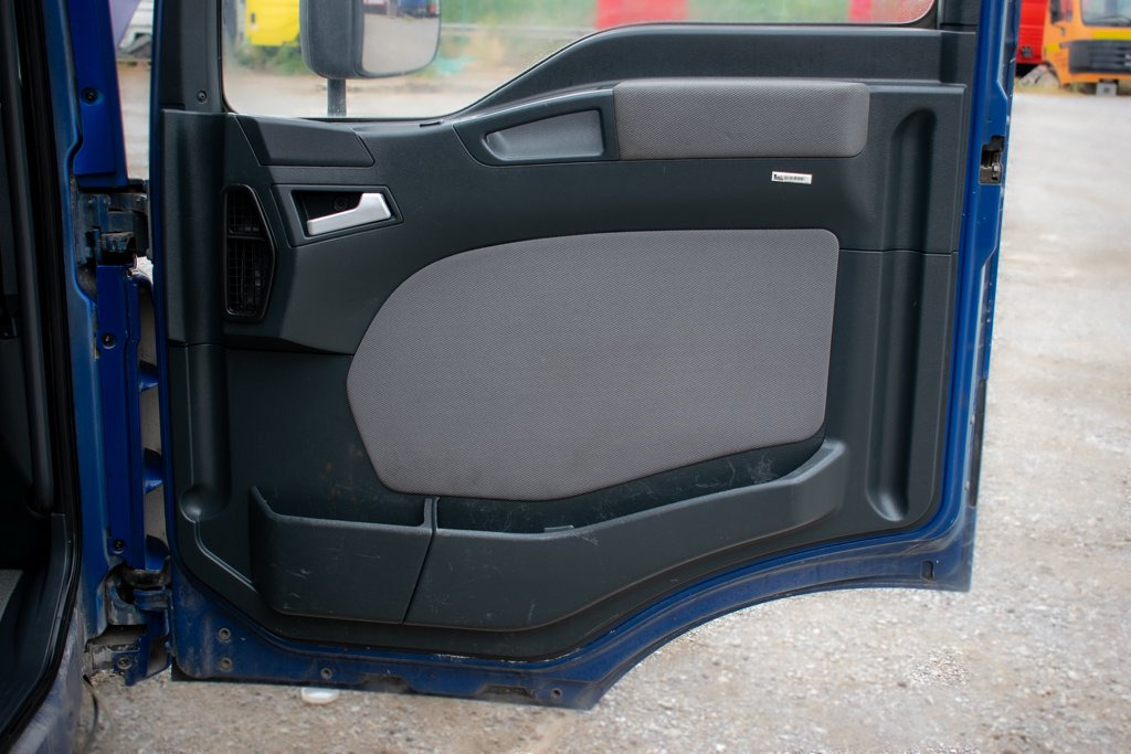 MAN TGL DOOR TRIM RIGHT - PASSENGER'S - Portière et pièces pour Camion: photos 1 MAN TGL DOOR TRIM RIGHT - PASSENGER'S - Portière et pièces pour Camion: photos 1