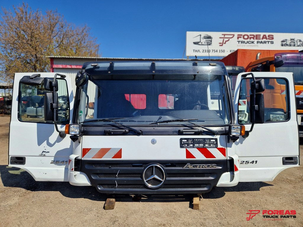 MERCEDES ACTROS MP2 MEDIUM - Cabine: photos 3 MERCEDES ACTROS MP2 MEDIUM - Cabine: photos 3