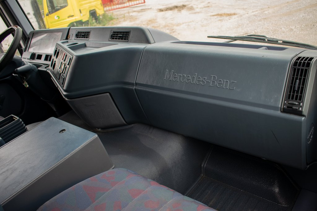 MERCEDES-BENZ ACTROS MP I - Panel de instrumentos pour Camion: photos 1 MERCEDES-BENZ ACTROS MP I - Panel de instrumentos pour Camion: photos 1