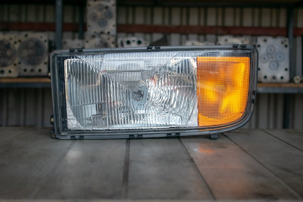 MERCEDES-BENZ ACTROS MP I HEADLIGHT - DRIVER - Feu avant pour Camion: photos 1 MERCEDES-BENZ ACTROS MP I HEADLIGHT - DRIVER - Feu avant pour Camion: photos 1