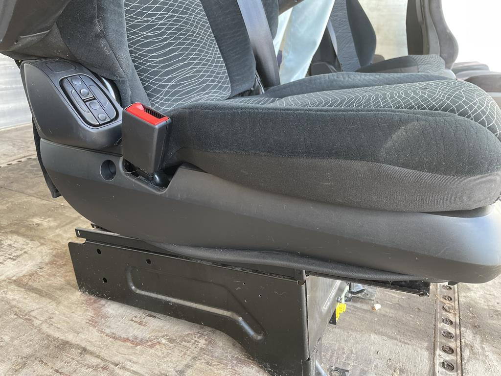 MERCEDES-BENZ ACTROS MP4 AIR DRIVER SEAT - Siège pour Camion: photos 4 MERCEDES-BENZ ACTROS MP4 AIR DRIVER SEAT - Siège pour Camion: photos 4