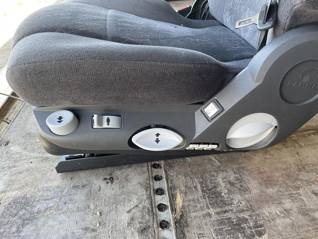 MERCEDES-BENZ ATEGO 3 AIR DRIVER SEAT - Siège pour Camion: photos 4 MERCEDES-BENZ ATEGO 3 AIR DRIVER SEAT - Siège pour Camion: photos 4