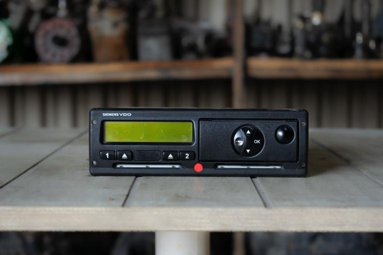 SIEMENS DIGITAL VDO 24V - Chronotachygraphe pour Camion: photos 1 SIEMENS DIGITAL VDO 24V - Chronotachygraphe pour Camion: photos 1