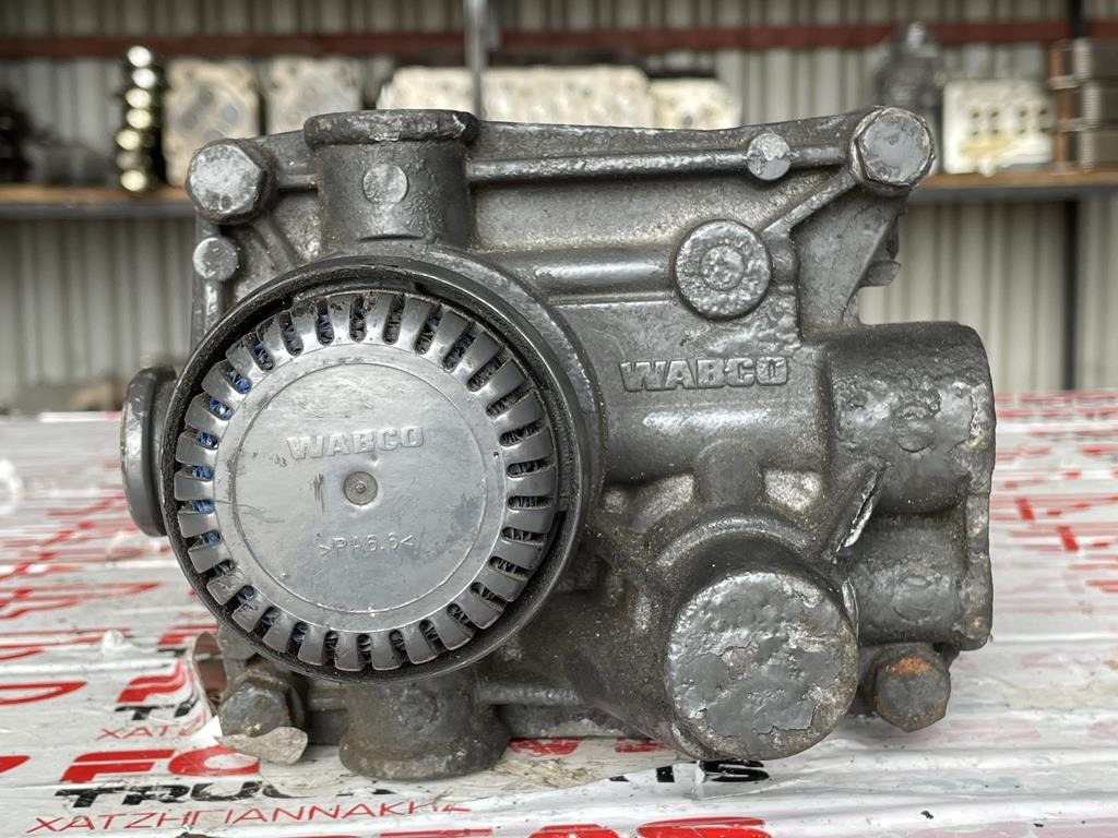 WABCO AIR VALVE FOR MERCEDES - A 005 429 8944 - Valve de frein pour Camion: photos 1 WABCO AIR VALVE FOR MERCEDES - A 005 429 8944 - Valve de frein pour Camion: photos 1