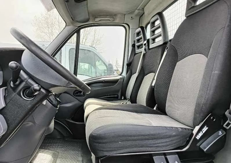 Iveco 35C13, 35C12, 35C14, 35C15 - Utilitaire benne: photos 3 Iveco 35C13, 35C12, 35C14, 35C15 - Utilitaire benne: photos 3