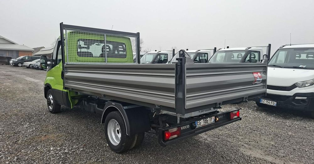 Iveco 35C13, 35C14, 35C15 - Utilitaire benne: photos 5 Iveco 35C13, 35C14, 35C15 - Utilitaire benne: photos 5