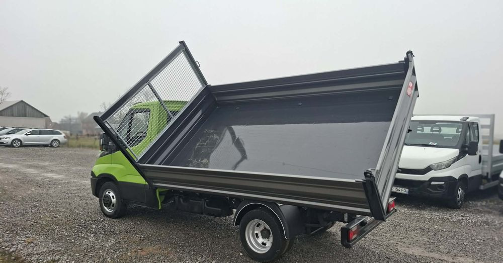 Iveco 35C13, 35C14, 35C15 - Utilitaire benne: photos 3 Iveco 35C13, 35C14, 35C15 - Utilitaire benne: photos 3