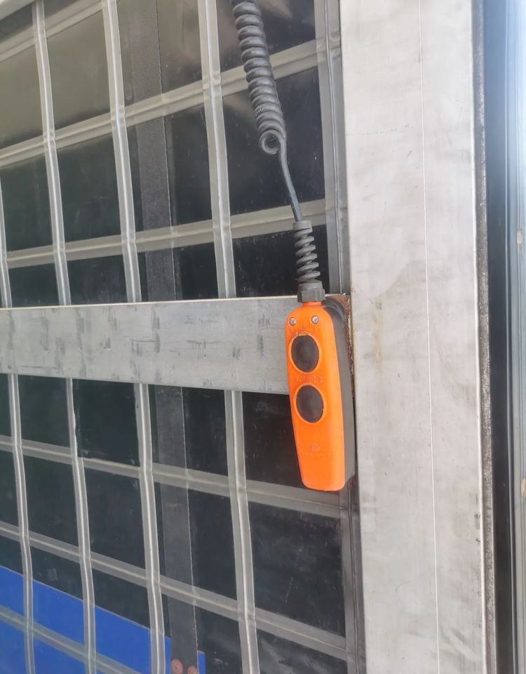 Crédit-bail de Iveco Daily 70C18 firana Winda 1.000kg Dhollandia wejkama 12pal Iveco Daily 70C18 firana Winda 1.000kg Dhollandia wejkama 12pal: photos 12 Crédit-bail de Iveco Daily 70C18 firana Winda 1.000kg Dhollandia wejkama 12pal Iveco Daily 70C18 firana Winda 1.000kg Dhollandia wejkama 12pal: photos 12