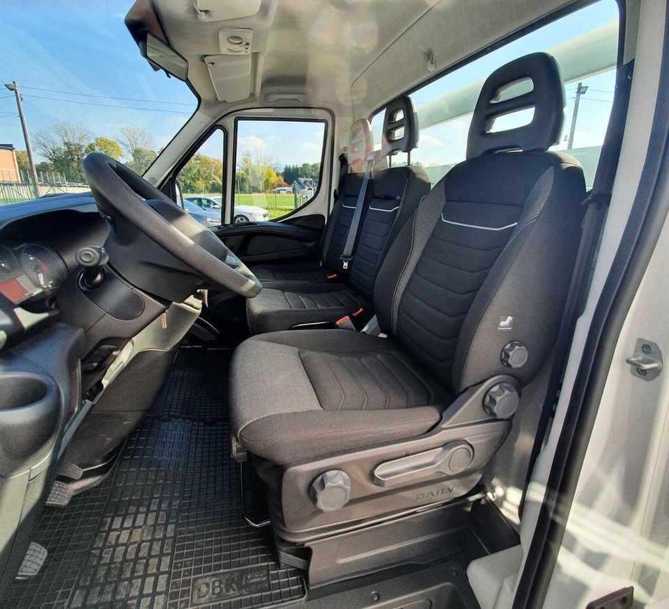 IVECO Daily 35S18 - Utilitaire plateau: photos 4 IVECO Daily 35S18 - Utilitaire plateau: photos 4