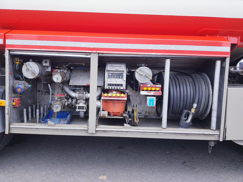 Crédit-bail de Volvo FM 9.340 Fuel 21.400 Liter 3 Comp Euro 3 Volvo FM 9.340 Fuel 21.400 Liter 3 Comp Euro 3: photos 9