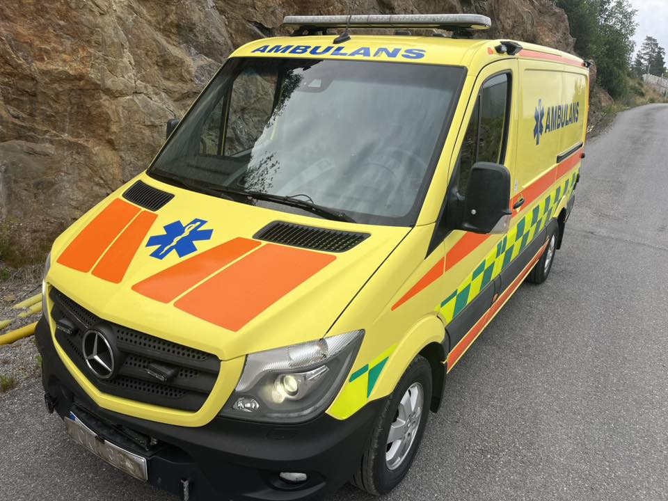 MERCEDES-BENZ Sprinter 319 - AMBULANCE - Ambulance: photos 1 MERCEDES-BENZ Sprinter 319 - AMBULANCE - Ambulance: photos 1